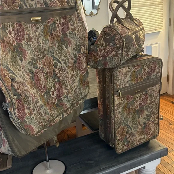 3 piece vintage Jaguar luggage set - Picture 1 of 15